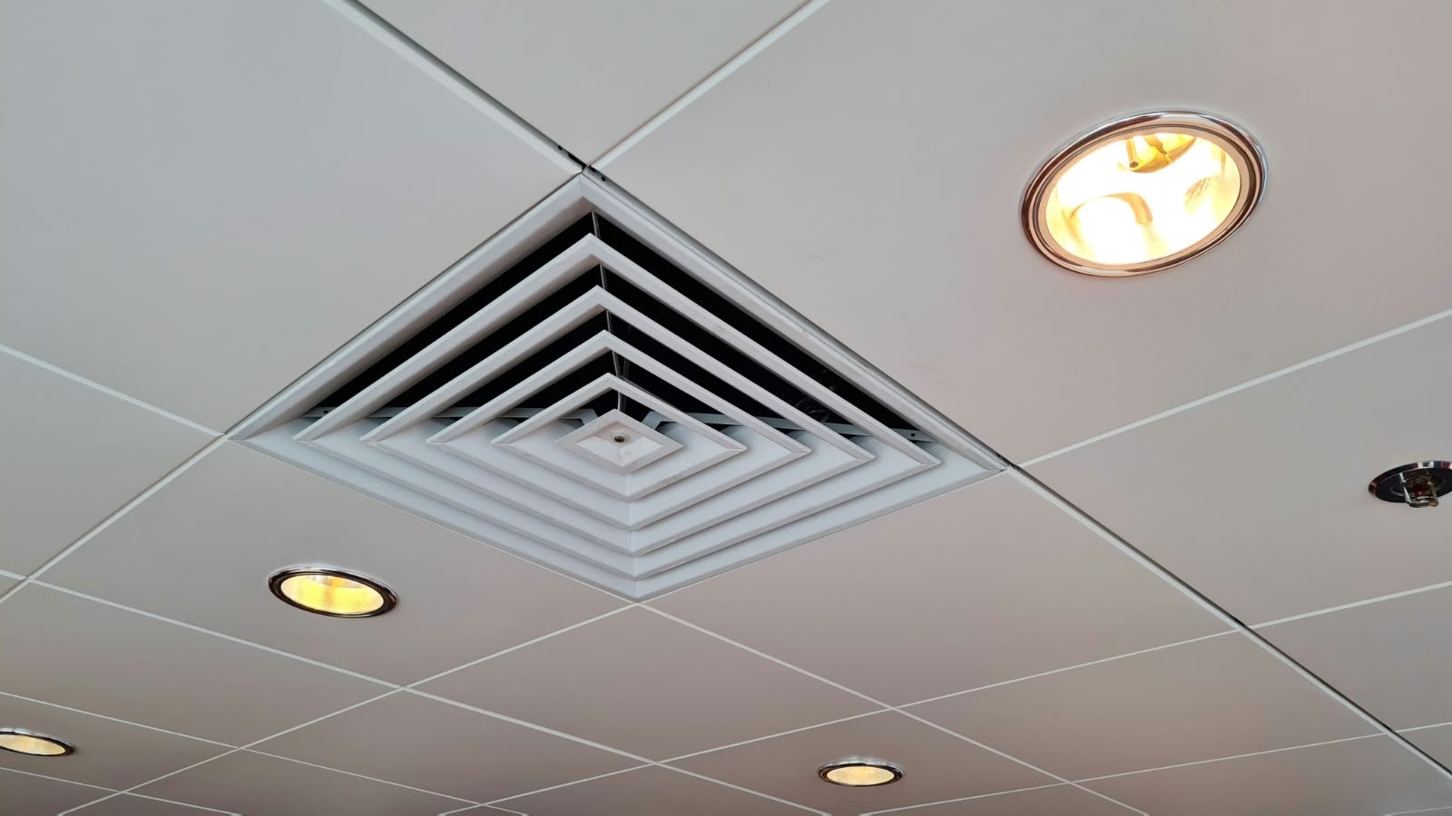 Supply and return air grille
